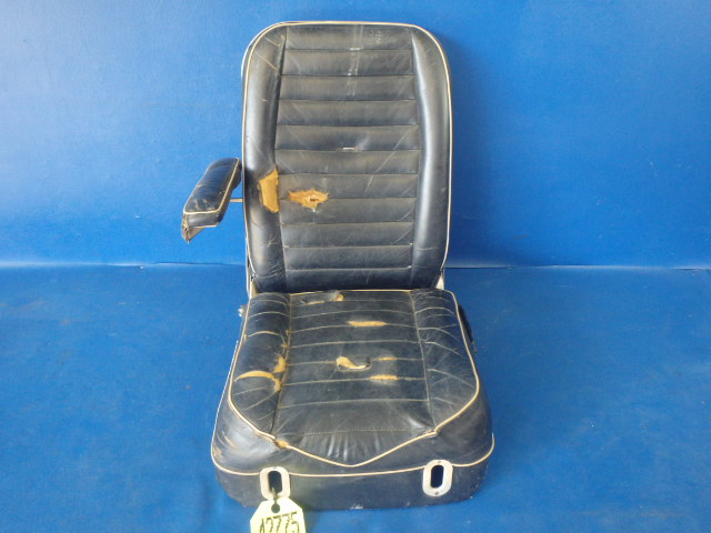 NPN Cessna - SEAT INSTALLATION FRONT LH (UPHOLSTERY TORN - SEE PHOTOS)